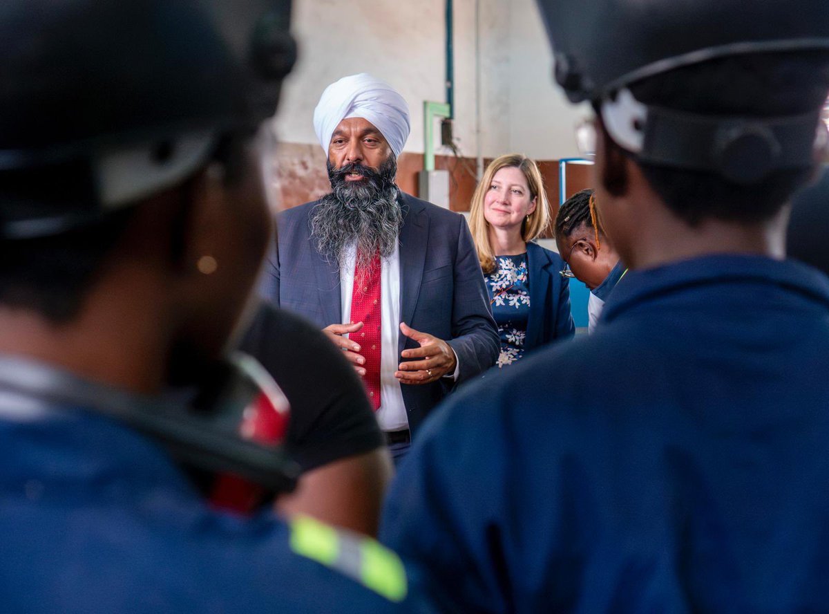 CanHCGhana's tweet photo. Building on the success of the #INVEST project, Hon. Sarai has announced 🇨🇦’s new EMPLOY project that will support about 20,000 women in skilled trades in 7 regions of Ghana. 🇬🇭 🇨🇦 #WUSC #TVET #INVESTinHer https://t.co/kVaVet7IX1