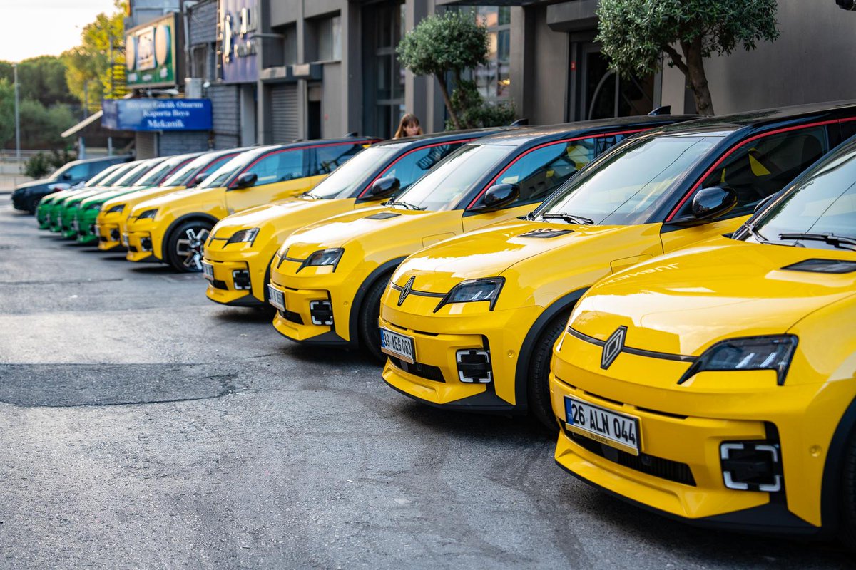 R5 konvoyu otomotiv dünyasının ikonları ile birlikte yola çıktı. #R5isback