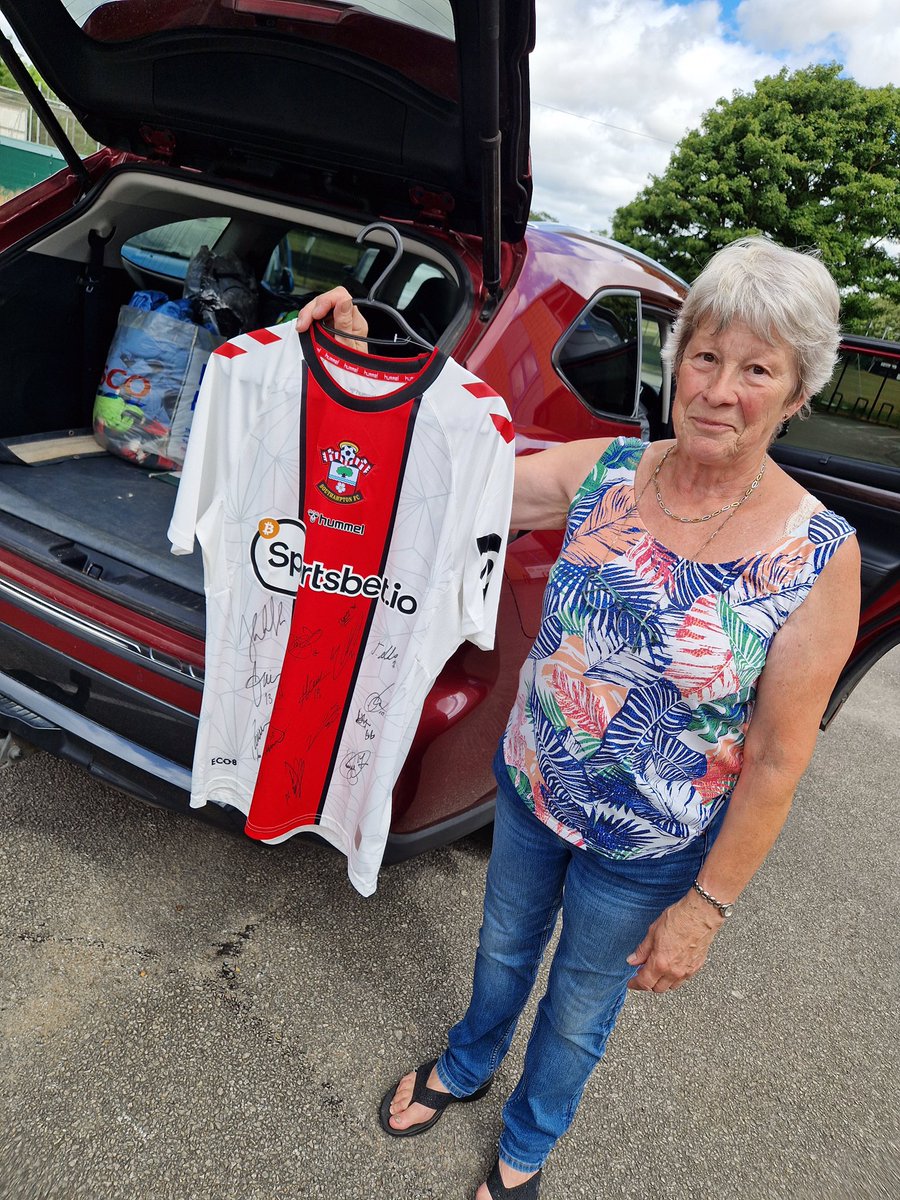 KitAid's tweet image. A big KitAid Thank You to @HistonFC for a great donation of kit including a signed #southamptonfc shirt.