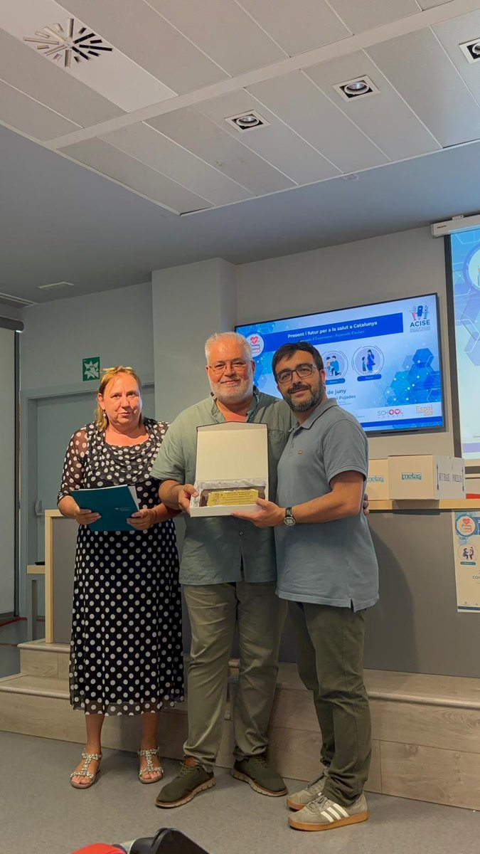 El Dr. <a href="/jordidue/">Jordi TORRALBAS</a> ha estat reconegut amb el premi School Nurse Smile per la <a href="/ACISEinfermeria/">ACISE infermeria</a>, gràcies a la seva trajectòria de lluita pel desenvolupament i posicionament de la infermeria escolar a Catalunya i Espanya.

Felicitats pel reconeixement! 👏

#MésTalent