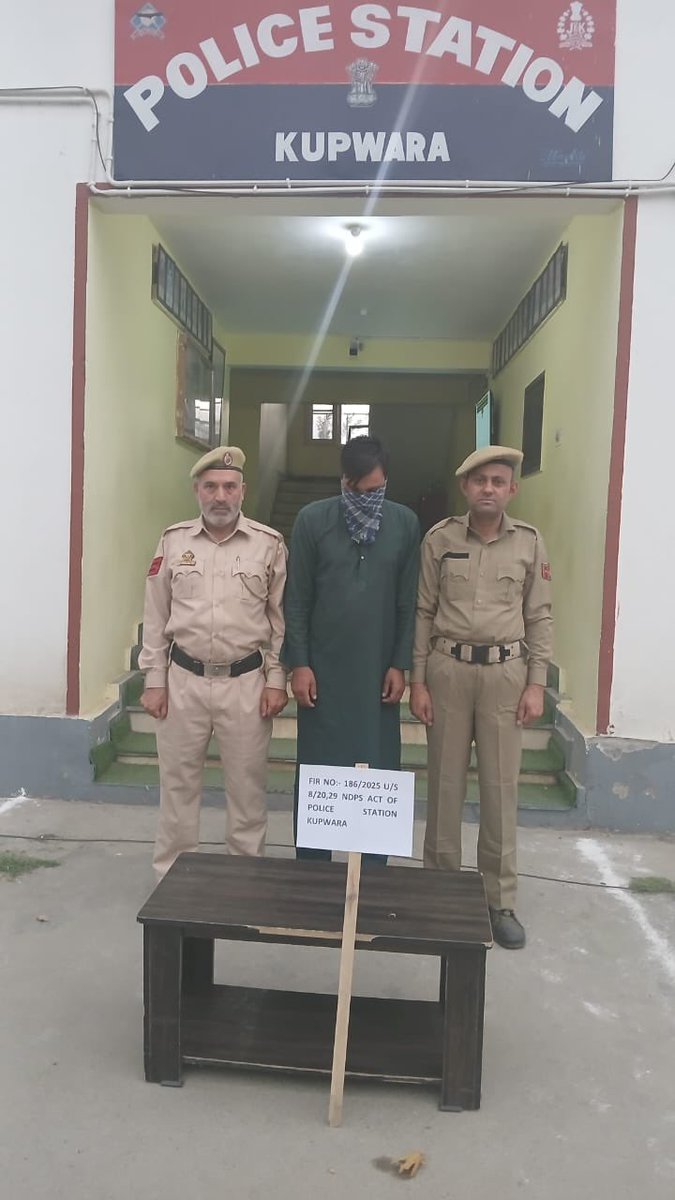 Kupwara Police arrested key accused Munzoor Ahmad Mir in FIR No. 186/2025 NDPS case. Narcotics &amp; ₹4.93L cash recovered during a search in Khumriyal. Investigation continues to expose wider drug network. Public support is vital in this fight. #WarOnDrugs #kupwarapolice