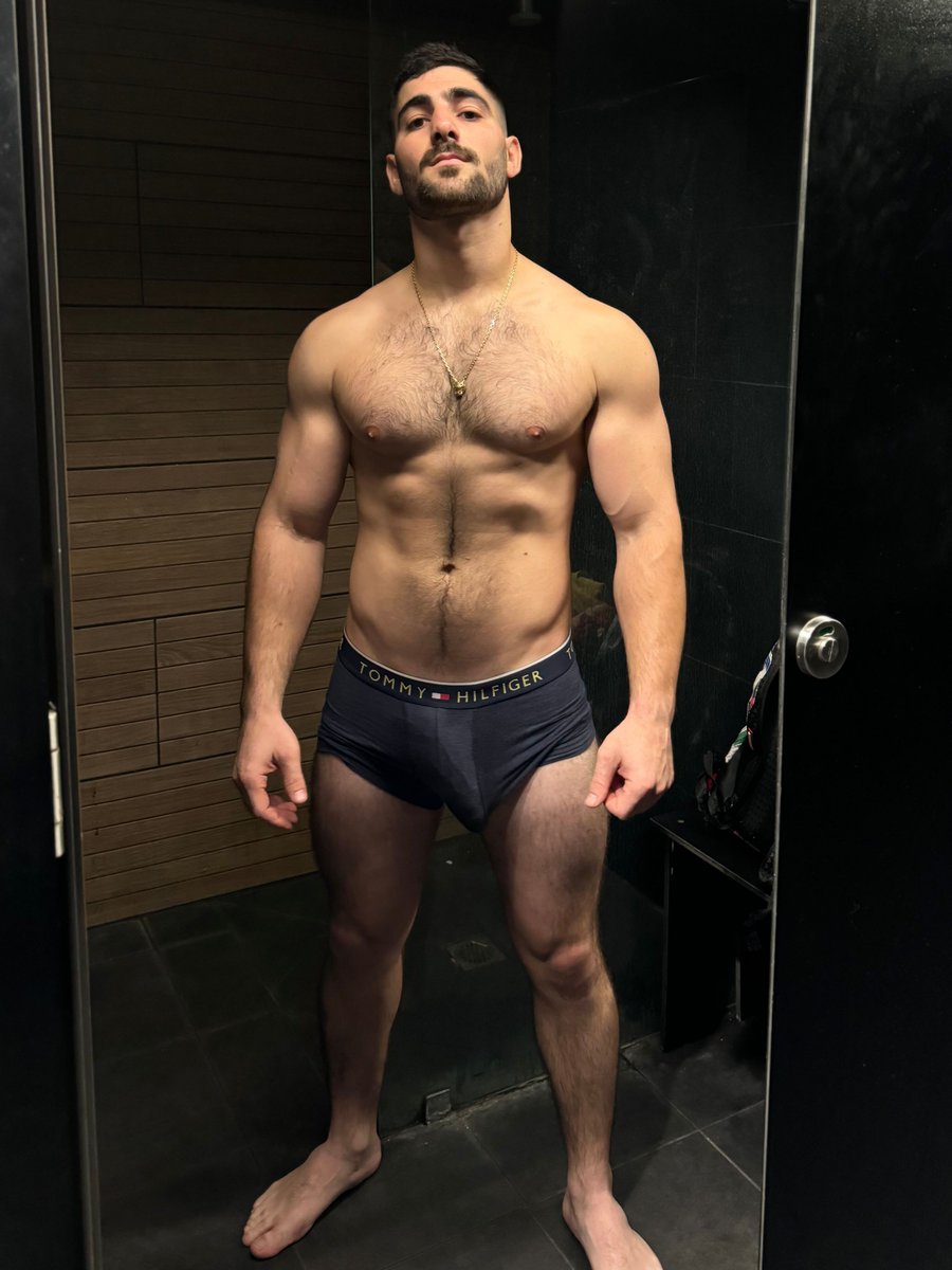 BicepsKing tweet media