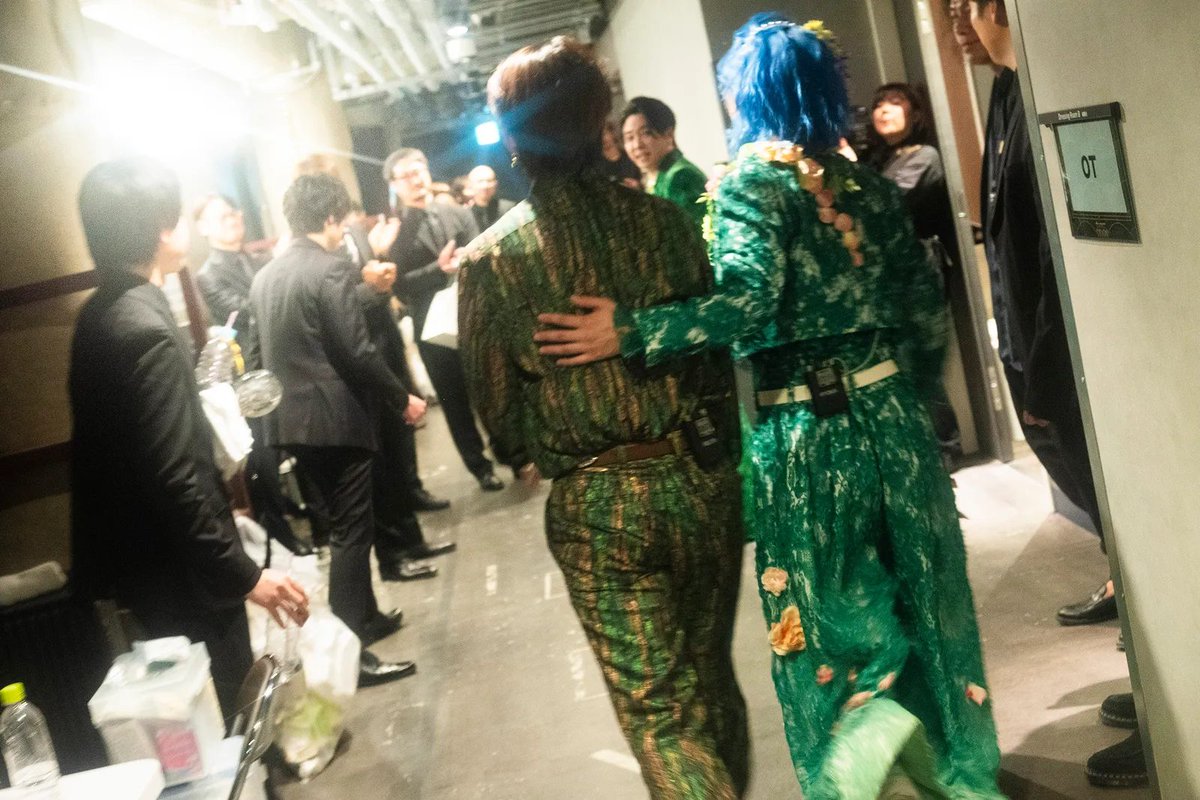 GQ JAPAN (@gqjapan) on Twitter photo 「第1回『CEREMONY』開幕します!」——大森の力強い宣言とともに、ついに史上初の試みが始まった。
▼Mrs. GREEN APPLE 「セレモニー」完全密着12時間から見えたミセスの真実 <後篇>
gqjapan.visitlink.me/YryusH
<a href="/AORINGOHUZIN/">Mrs. GREEN APPLE</a> <a href="/MGA__CEREMONY/">Mrs. GREEN APPLE presents 『CEREMONY』</a>
#MrsGREENAPPLE #MGA_CEREMONY 「第1回『CEREMONY』開幕します!」——大森の力強い宣言とともに、ついに史上初の試みが始まった。
▼Mrs. GREEN APPLE 「セレモニー」完全密着12時間から見えたミセスの真実 <後篇>
gqjapan.visitlink.me/YryusH
<a href="/AORINGOHUZIN/">Mrs. GREEN APPLE</a> <a href="/MGA__CEREMONY/">Mrs. GREEN APPLE presents 『CEREMONY』</a>
#MrsGREENAPPLE #MGA_CEREMONY