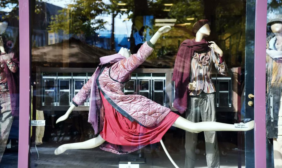 TexFash (@texfash) on Twitter photo 💥 $645 BILLION in #retail #waste.
The result of nonstop #overproduction + no accountability.
🔥 #Fashion’s dirty secret? It’s still flooding shelves to burn profit.
Time to scale down, not up.
👉texfash.com/update/retail-…
#Sustainability #texfash
<a href="/insidertrends/">Insider Trends</a> <a href="/source_fashion/">SourceFashion</a> 💥 $645 BILLION in #retail #waste.
The result of nonstop #overproduction + no accountability.
🔥 #Fashion’s dirty secret? It’s still flooding shelves to burn profit.
Time to scale down, not up.
👉texfash.com/update/retail-…
#Sustainability #texfash
<a href="/insidertrends/">Insider Trends</a> <a href="/source_fashion/">SourceFashion</a>