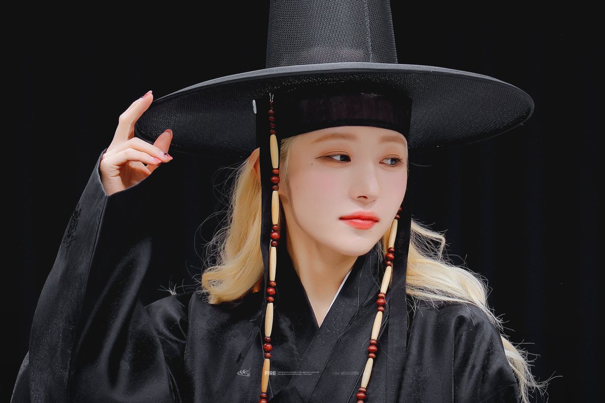 810_fire's tweet image. 저승사자 이래 생겼으면 나 저숭라라 냉큼가죠..
#DREAMCATCHER #UAU #SUA #드림캐쳐 #유아유 #수아