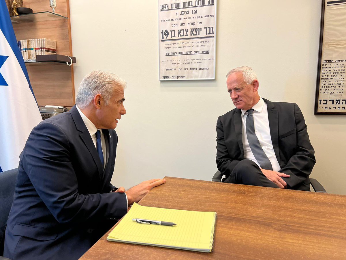 בשעה הקרובה תחל ההצבעה בוועדת הכנסת על הדחת ח”כ איימן עודה.
חשוב להזכיר: בין 2015 ל-2022, עודה נבחר שוב ושוב לכנסת, כשמאחוריו אמון רחב וברור של הציבור הערבי. פעמיים, בראשותו של ח”כ איימן עודה, המפלגות הערביות המליצו לנשיא על מועמד מהמרכז-שמאל להרכבת הממשלה – והעניקו בכך לגוש כולו