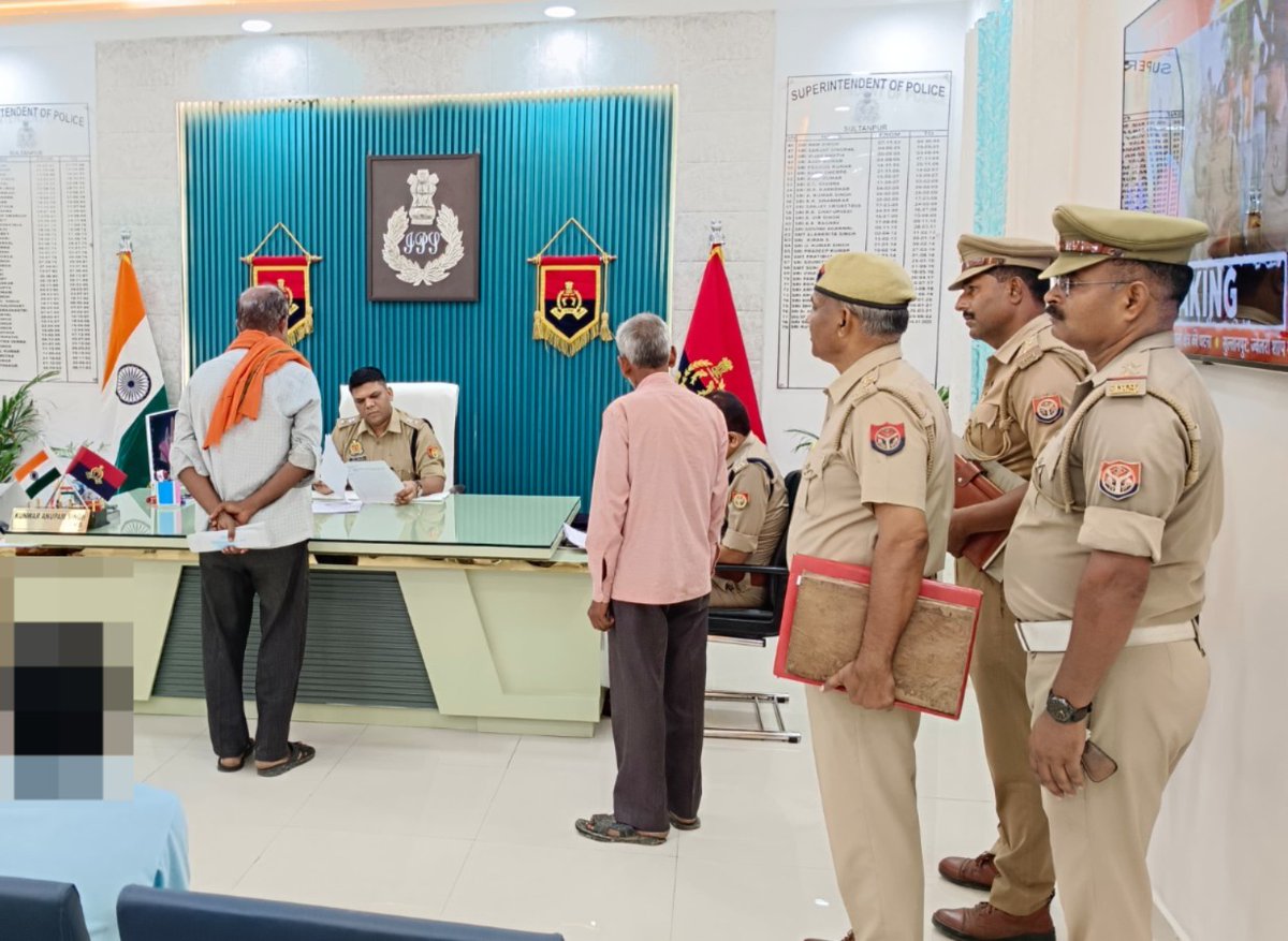 SULTANPUR POLICE (@sultanpurpolice) on Twitter photo рдкреБрд▓рд┐рд╕ рдЕрдзреАрдХреНрд╖рдХ рд╕реБрд▓рддрд╛рдирдкреБрд░ <a href="/ipskunwaranupam/">Kunwar Anupam Singh IPS</a> рджреНрд╡рд╛рд░рд╛ рдкреБрд▓рд┐рд╕ рдХрд╛рд░реНрдпрд╛рд▓рдп рдореЗрдВ рдЬрдирд╕реБрдирд╡рд╛рдИ рдХрд░ рдлрд░рд┐рдпрд╛рджрд┐рдпреЛрдВ рдХреА рд╕рдорд╕реНрдпрд╛рдПрдВ рдЧрдВрднреАрд░рддрд╛ рд╕реЗ рд╕реБрдиреА рдЧрдИрдВред рд╕рднреА рдорд╛рдорд▓реЛрдВ рдХреЗ рддреНрд╡рд░рд┐рдд рд╡ рдирд┐рд╖реНрдкрдХреНрд╖ рдирд┐рд╕реНрддрд╛рд░рдг рд╣реЗрддреБ рд╕рдВрдмрдВрдзрд┐рдд рдЕрдзрд┐рдХрд╛рд░рд┐рдпреЛрдВ рдХреЛ рдирд┐рд░реНрджреЗрд╢рд┐рдд рдХрд┐рдпрд╛ рдЧрдпрд╛ред рдЬрдирд╕реЗрд╡рд╛ рд╣реА рдкреНрд░рд╛рдердорд┐рдХрддрд╛ рд╣реИред #рдЬрдирд╕реБрдирд╡рд╛рдИ #UPPolice рдкреБрд▓рд┐рд╕ рдЕрдзреАрдХреНрд╖рдХ рд╕реБрд▓рддрд╛рдирдкреБрд░ <a href="/ipskunwaranupam/">Kunwar Anupam Singh IPS</a> рджреНрд╡рд╛рд░рд╛ рдкреБрд▓рд┐рд╕ рдХрд╛рд░реНрдпрд╛рд▓рдп рдореЗрдВ рдЬрдирд╕реБрдирд╡рд╛рдИ рдХрд░ рдлрд░рд┐рдпрд╛рджрд┐рдпреЛрдВ рдХреА рд╕рдорд╕реНрдпрд╛рдПрдВ рдЧрдВрднреАрд░рддрд╛ рд╕реЗ рд╕реБрдиреА рдЧрдИрдВред рд╕рднреА рдорд╛рдорд▓реЛрдВ рдХреЗ рддреНрд╡рд░рд┐рдд рд╡ рдирд┐рд╖реНрдкрдХреНрд╖ рдирд┐рд╕реНрддрд╛рд░рдг рд╣реЗрддреБ рд╕рдВрдмрдВрдзрд┐рдд рдЕрдзрд┐рдХрд╛рд░рд┐рдпреЛрдВ рдХреЛ рдирд┐рд░реНрджреЗрд╢рд┐рдд рдХрд┐рдпрд╛ рдЧрдпрд╛ред рдЬрдирд╕реЗрд╡рд╛ рд╣реА рдкреНрд░рд╛рдердорд┐рдХрддрд╛ рд╣реИред #рдЬрдирд╕реБрдирд╡рд╛рдИ #UPPolice