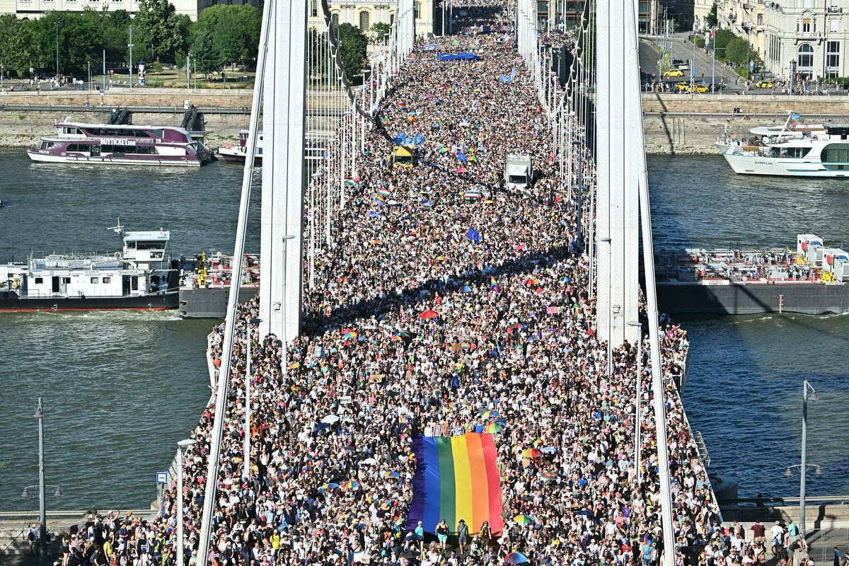 🏳️‍🌈 🇭🇺 LGBT and Human rights in #Hungary: Budapest Pride Parade Was Bigger Than Ever, Despite Orbán’s Ban - at least 200 thousand people on the streets, on ef the biggest demos ever in Hungary
nytimes.com/2025/06/28/wor…