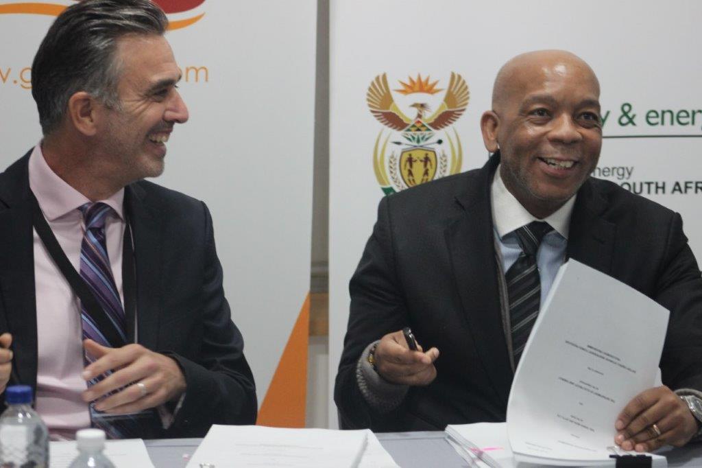 ukinsouthafrica's tweet image. Red Sands BESS, Africa’s largest standalone battery energy storage system got the green light! ⚡️
@Globeleq and African Rainbow Energy will deliver this 🇬🇧🇿🇦project to ease grid congestion, boost reliability & support renewables - a #JETP win for climate resilience.
#UKwithSA