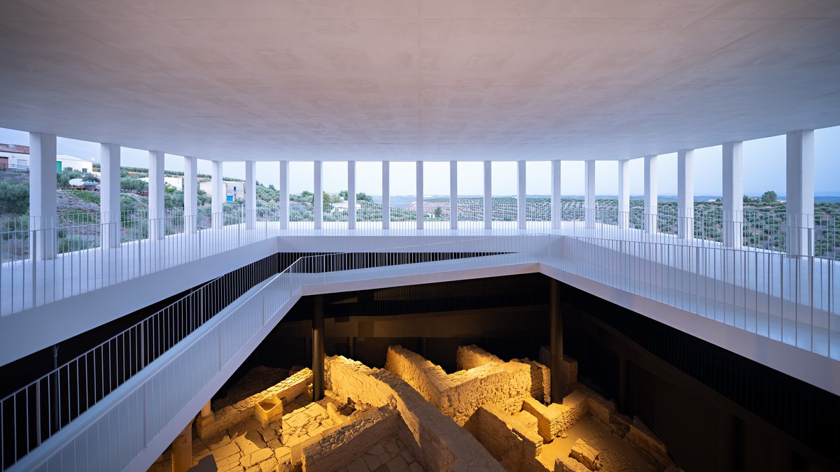 👉🏻 Cuando el espacio lo construye la ruina y el tiempo. Restauración y puesta en valor de la cisterna romana de “La Calderona” de Porcuna (1/2)
Autores: Pablo M. Millán Millán
Promotores: Ayuntamiento de Porcuna
© Javier Callejas 
#PremiosARQUITECTURA 2025