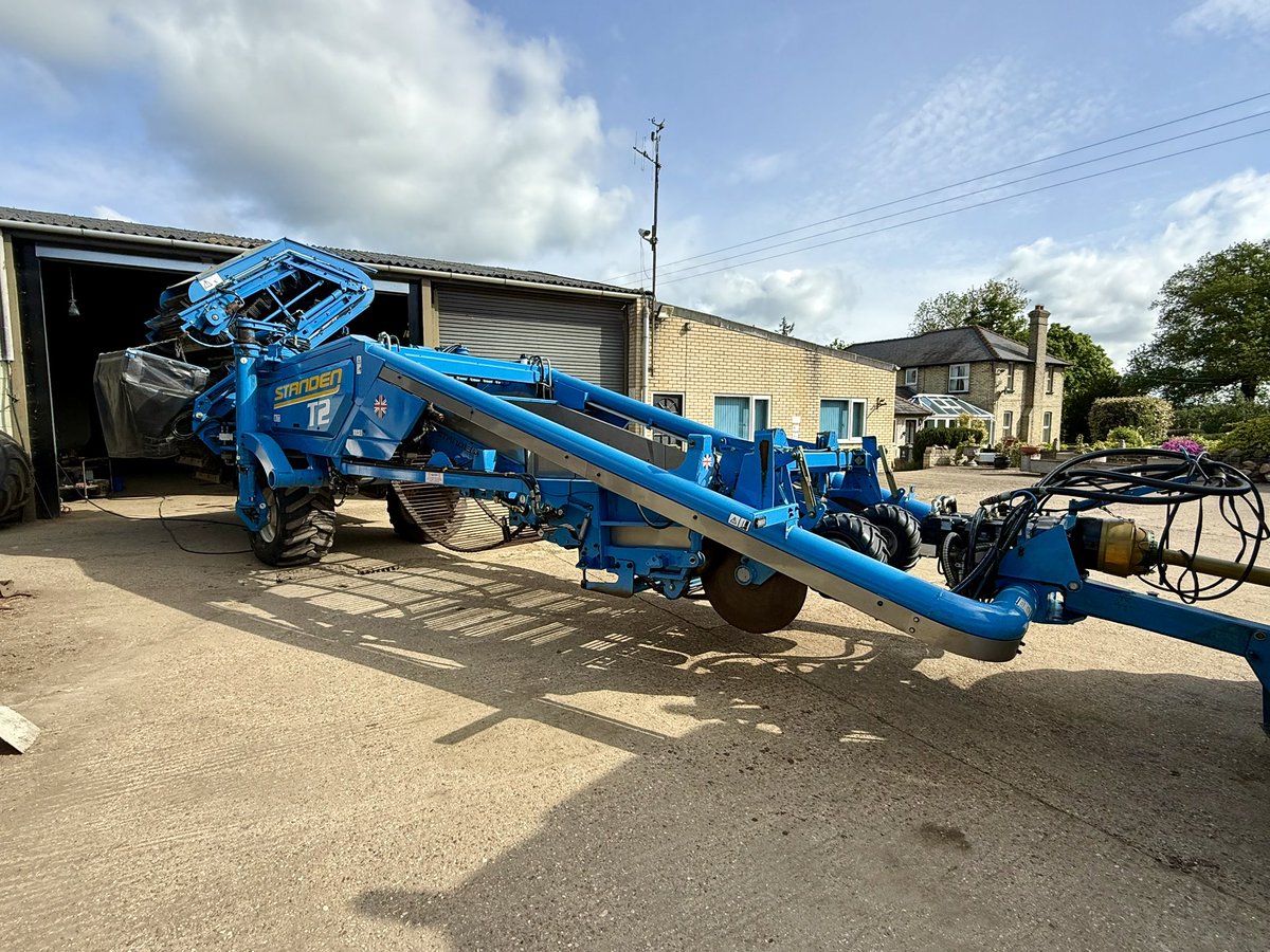 2016 Standen T2 FOR SALE
2 Person picking table
Fall breaker
Windrow Kit
Serviced annually by Standens
RT's appreciated