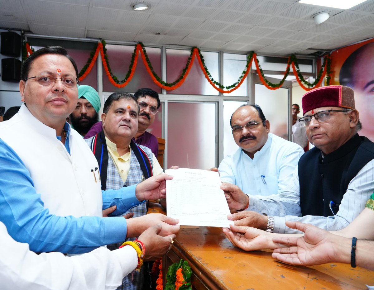 Anuragkotnala2's tweet image. उत्तराखंड के यशस्वी एवं लोकप्रिय प्रदेश अध्यक्ष आदरणीय श्री @mahendrabhatbjp जी को अग्रिम बधाईयाँ एवं हार्दिक शुभकामनाएँ।