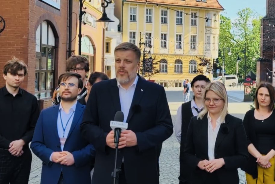 Adrian Zandberg tweet media