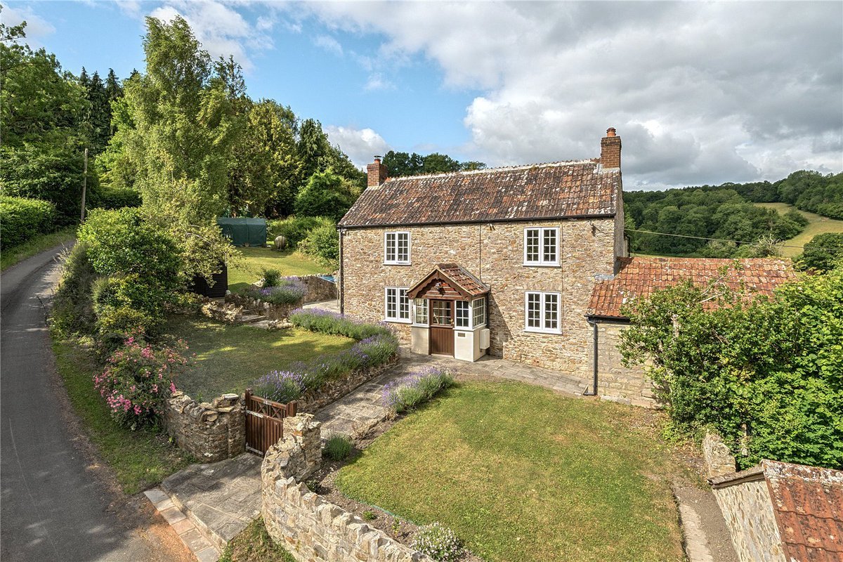 JS_Taunton's tweet image. New instruction

#Corfe, #Taunton, #Somerset

Hillside Cottage is a beautifully presented #charactercottage set in a quiet backwater of this sought-after village, with a rear garden that adjoins and overlooks open fields. Guide price of £650,000.

jackson-stops.co.uk/properties/207…