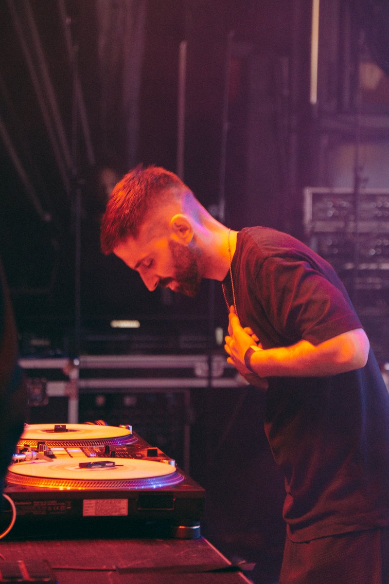 fisterraexp's tweet photo. Incríbel a sesión de DJ Mil e o seu repaso polos maiores temazos das últimas décadas 🎧🎶

Iso si que foi pechar o venres por todo o alto 🪩🕺 https://t.co/XGr16zbuVM