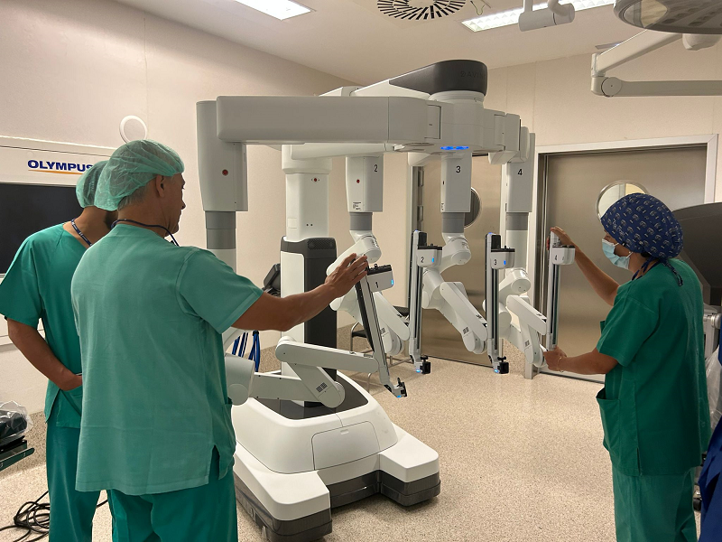 El Hospital practica doce cirugías en el primer mes de funcionamiento del Da Vinci #Ceuta elpueblodeceuta.es/art/109247/el-…