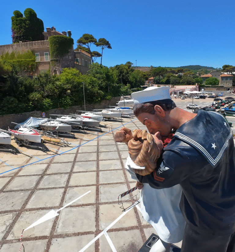 idea_radio's tweet photo. L'opera, simbolo di pace e unione, sarà al centro di una "festa dell'amore in tutte le sue forme", un'occasione per la comunità di ritrovarsi e lanciare un messaggio di speranza, in un contesto politico teso per l'amministrazione Tidei 
https://t.co/Z9Da2d2pcY  Ideanews24 https://t.co/AQzWYTibTd