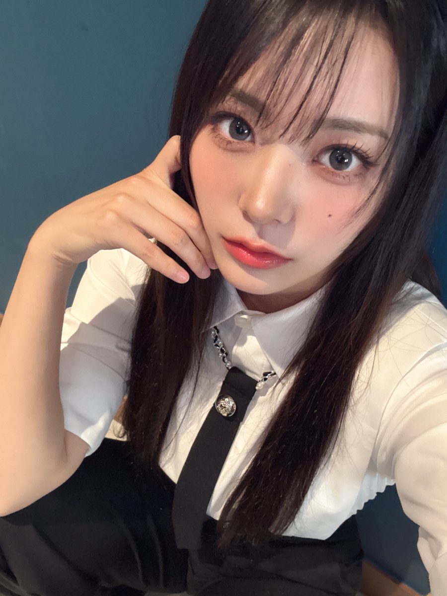 @Weekly_QWER: Jun,30,2025 Siyeon naver fancafe post cafe.naver.com/eggkim/365003?… MINGMING🩵 Hi! Today is a total day off!! Hehehe I slept in late too I finally ate curry yesterday and it was so so delicious!! I'll rest well today!! Let's eat something delicious and eat ice cream, Bawiges…