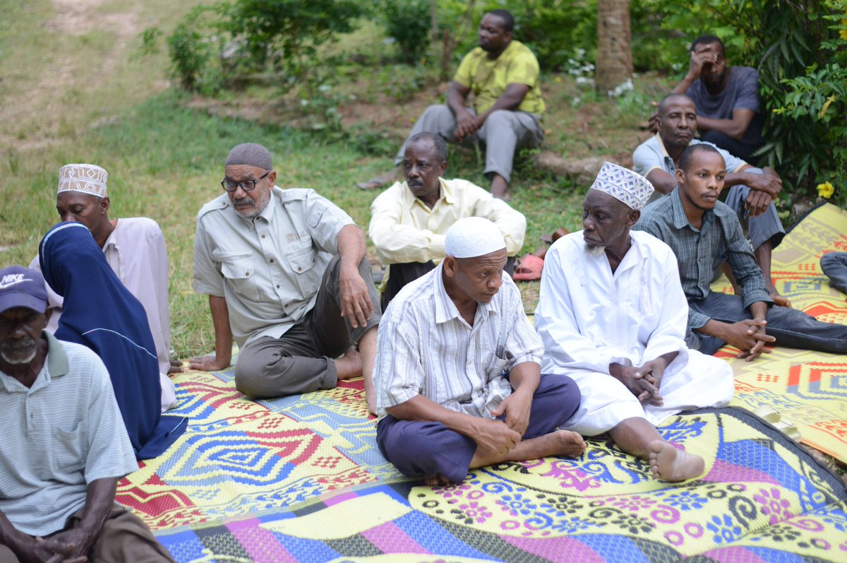 TAMWA_Zanzibar's tweet image. Wananchi wa Shehia ya Mfenesini, Mbuzini na Mwakaje wakishiriki mkutano wa jamii ulioandaliwa na TAMWA ZNZ kwa kushirikiana na JUWAUZA kwa ajili ya kuhamasisha jamii kuunga mkono ushiriki wa wanawake katika uongozi.
👥 Tukiwa pamoja, tunaweza kuijenga jamii yenye usawa na haki…