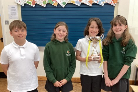 🎉 Huge congratulations to Stanton on the trophy reveal during our assembly! A special thank you to our Sports Captains for their support during both Junior and Infant school sports days. Well done to everyone involved! 🙌🏆
