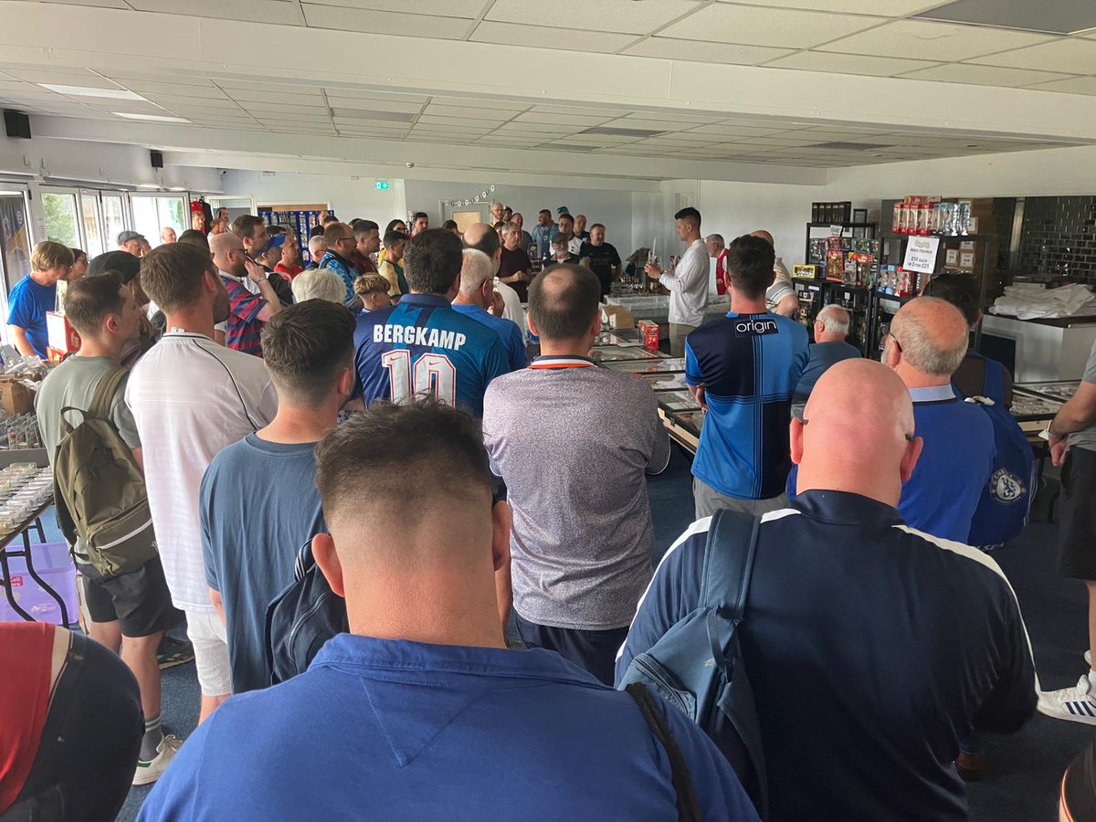Two packed rooms, one venue, all to celebrate football nostalgia. The Essex Retro Football Show simultaneously witnessed an orderly queue for Steve Perryman in the pavilion and a hotly-contested auction in the Premier Suite as part of the 30th Anniversary Corinthian Convention.