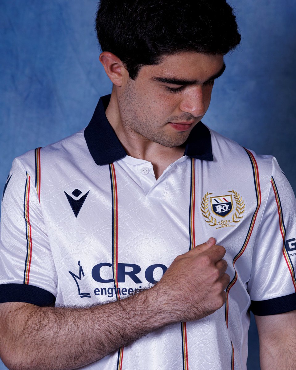 footballshirt's tweet image. Dundee FC have revealed their new Away kit for the 2025/26 season, produced by Macron. 

The shirt is white with thin vertical stripes in navy and red, paired with a navy collar and sleeve cuffs. 

#DundeeFC #macronsports