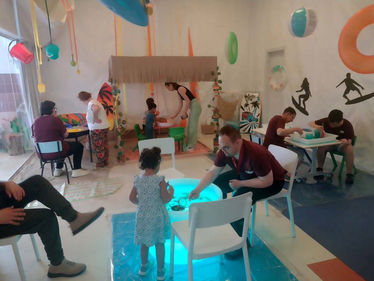 🌱🔎 Personas de TASUBINSA en #Tafalla han compartido este curso actividades inclusivas con el colegio Escolapios: huerta, juegos sensoriales… ¡y una emotiva despedida en su festival! Gracias por acercar la #discapacidadintelectual desde el día a día 💜
#CentroOcupacional
