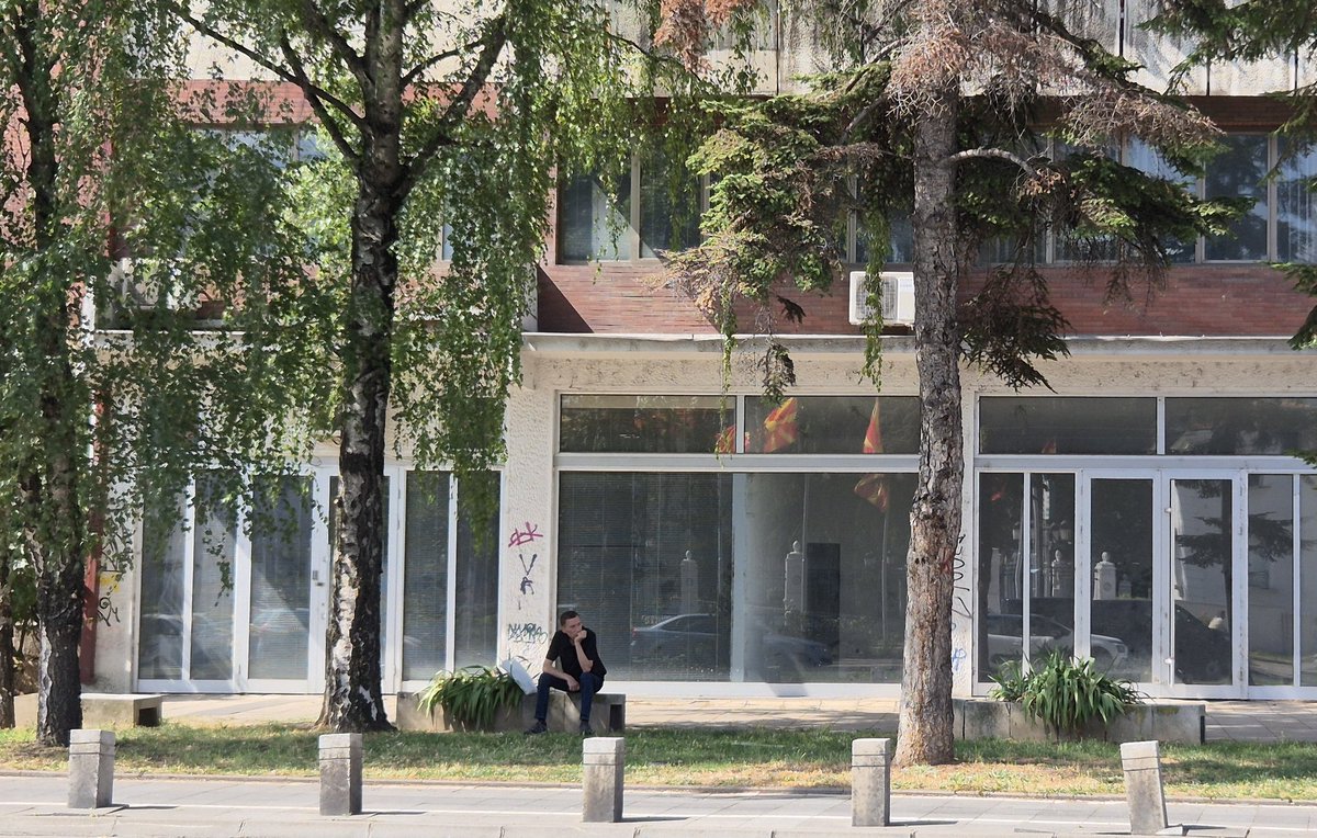 On the importance of shade in public places, vol.25

#BeatTheHeat #CityShades