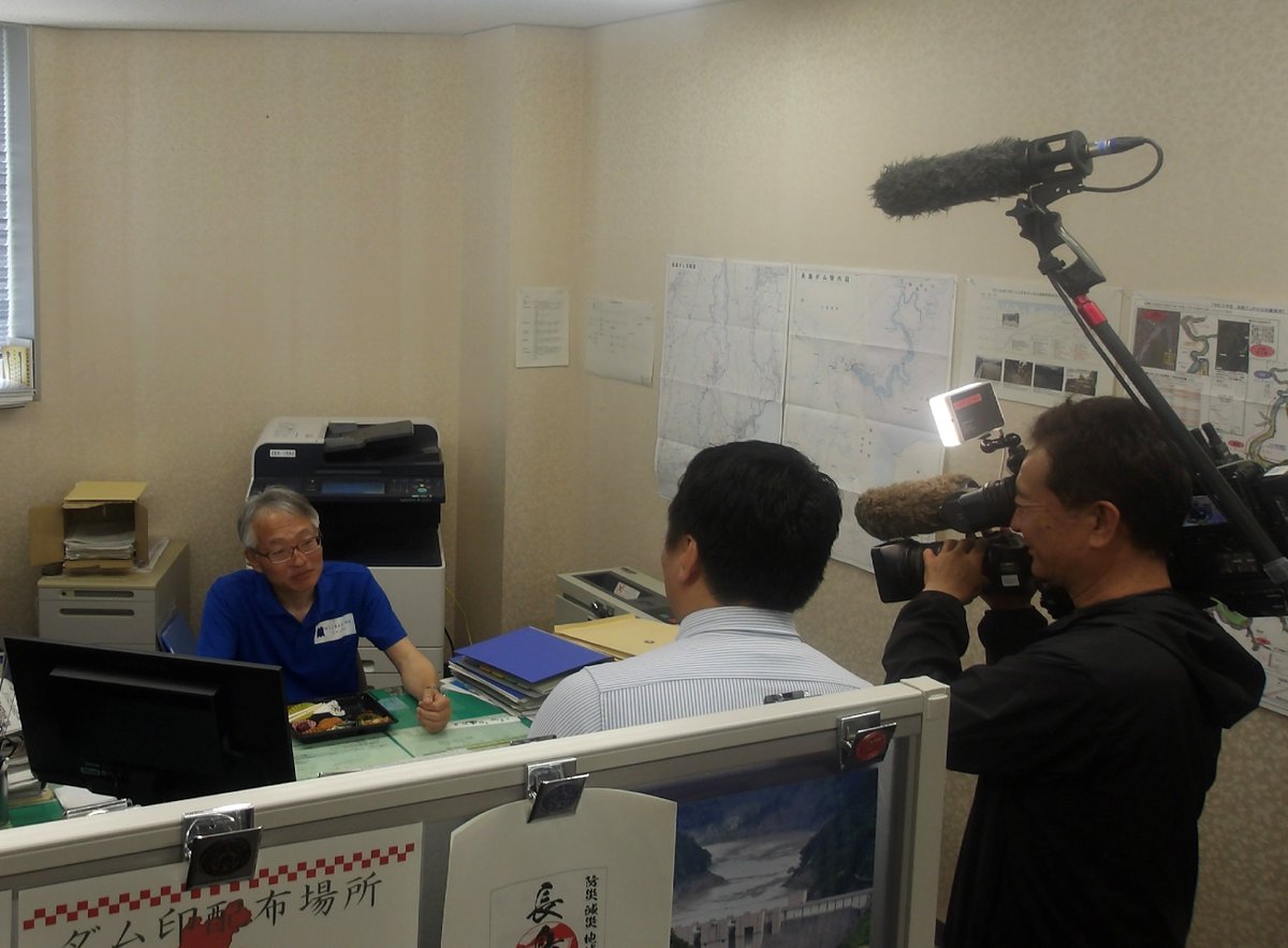 mlit_nagashima's tweet image. 川根本町のドローン弁当を注文したら、なんと取材されちゃいました！！ハンバーガーやピザも注文できちゃうんですよ🍔 🍕とっても美味しくいただきました😊
6月27日のとびっきり静岡📺　ドローン物流特集にて
#長島ダム管理所 #水しごと #とびっきり静岡 #ドローン
youtu.be/ZKO-19GmDSs?fe…