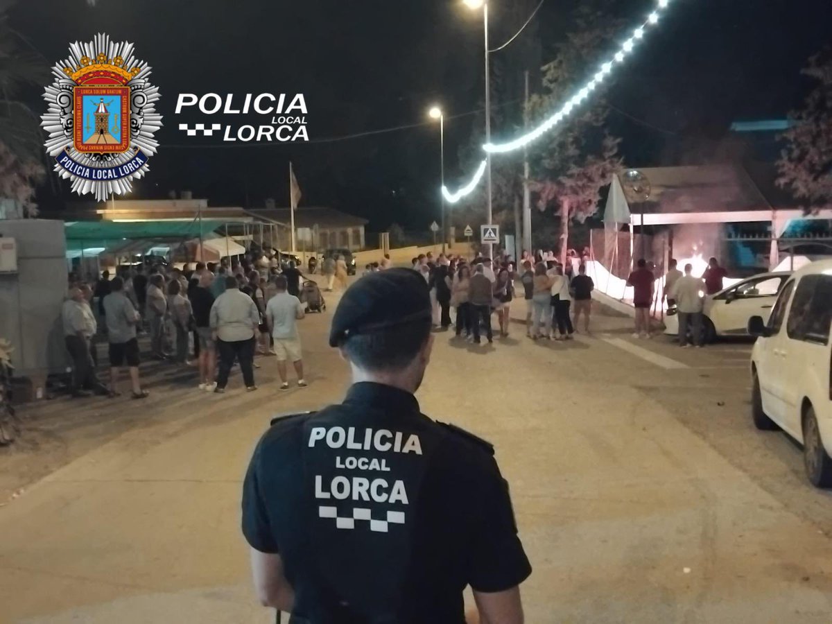 🚔👮‍♂️ Dispositivos de seguridad en fiestas de barrios y pedanías

🎉 Esta semana velamos por la tranquilidad en La Viña, La Hoya, Morata y Campo López.

👏 Gracias a la colaboración vecinal y al esfuerzo de nuestros agentes, todo transcurrió con normalidad y ambiente festivo 🥳