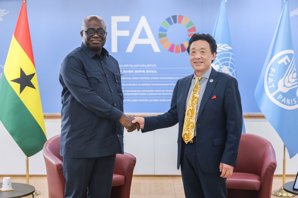 On the sidelines of the #FAOConference, FAO Director-General Qu Dongyu met with Ghana's Minister for Food &amp; Agriculture Eric Opoku to discuss 🇬🇭Ghana's agrifood systems transformation.  

🎯Innovation 
🎯Value addition 
🎯Stronger partnerships 

#FAO80 

<a href="/FAODG/">FAO Director-General QU Dongyu</a> <a href="/officialeopoku/">Eric Opoku (MP)</a>