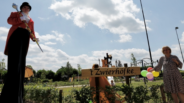 Heel Sint Agatha in beweging in gloednieuw ‘Zwierhöfke’ -  kliknieuwsdemaasdriehoek.nl/l/238604