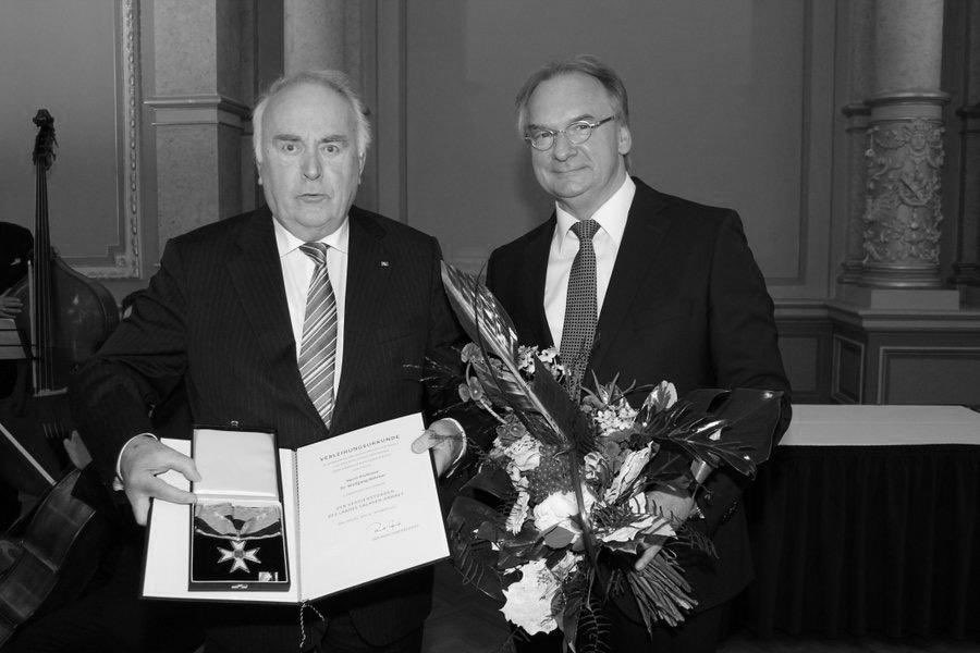 Sachsen-Anhalt (@sachsenanhalt) on Twitter photo MP <a href="/reinerhaseloff/">Dr. Reiner Haseloff</a> zum Tod von MP a.D. Wolfgang #Böhmer: „Er ließ immer deutlich werden, dass Politik für ihn nicht Selbstzweck, sondern Arbeit für Menschen war. Ihm hat man zu jedem Zeitpunkt geglaubt, dass er Verlässlichkeit suchte und eine gute Ordnung für dieses Land wollte.“ MP <a href="/reinerhaseloff/">Dr. Reiner Haseloff</a> zum Tod von MP a.D. Wolfgang #Böhmer: „Er ließ immer deutlich werden, dass Politik für ihn nicht Selbstzweck, sondern Arbeit für Menschen war. Ihm hat man zu jedem Zeitpunkt geglaubt, dass er Verlässlichkeit suchte und eine gute Ordnung für dieses Land wollte.“