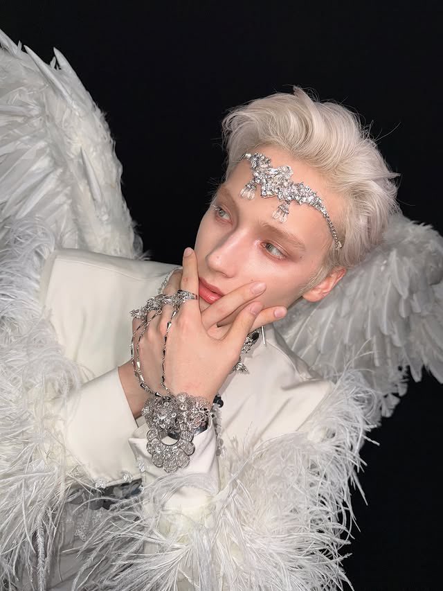 HNKMEDIA's tweet image. #HUENINGKAI instagram update