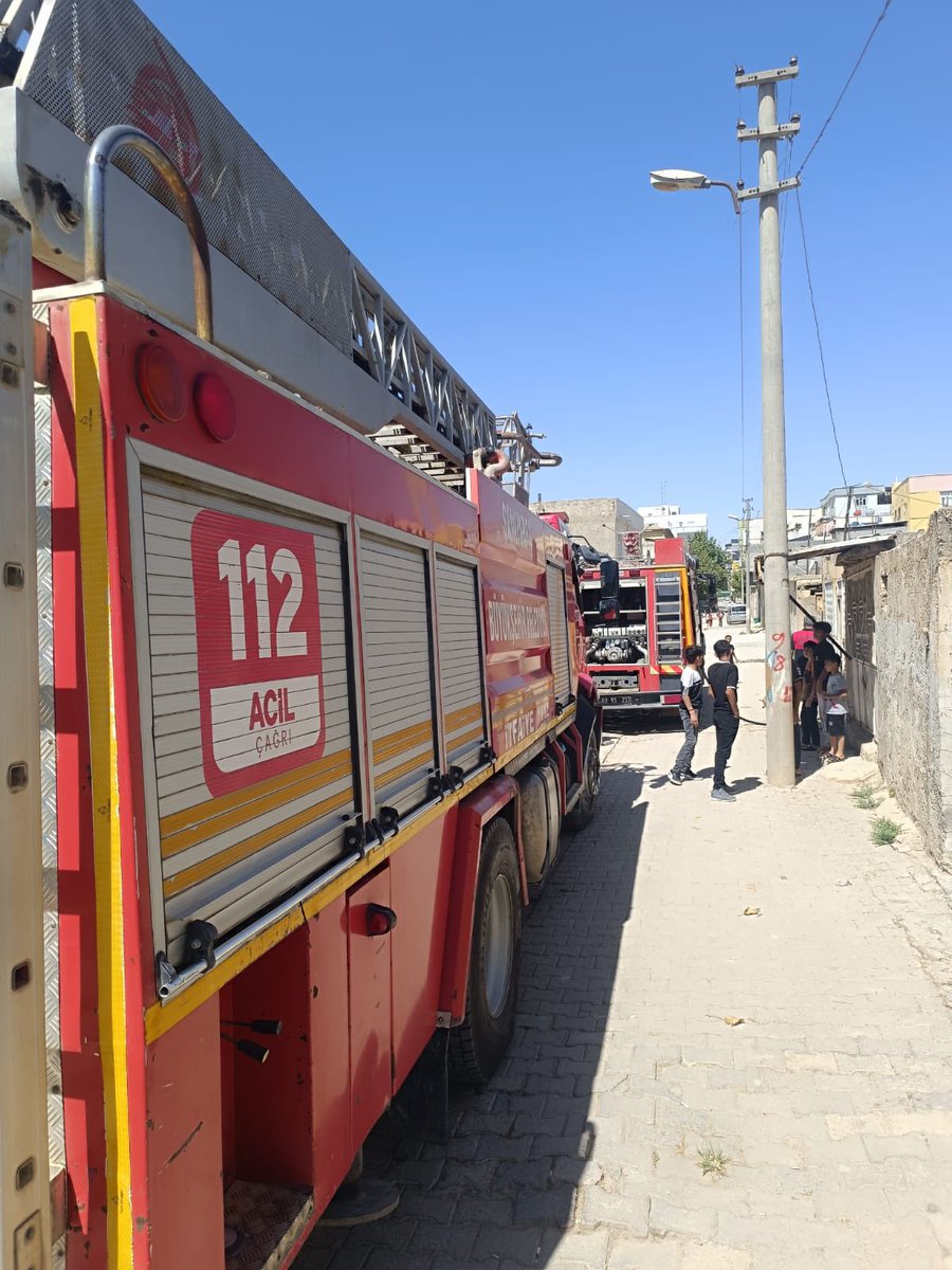 Akçakale ilçemize bağlı Süleyman Şah mah. Meydana gelen mesken yangını kontrol altına alınarak söndürüldü 

<a href="/sanliurfabld/">Şanlıurfa Büyükşehir 🇹🇷</a>