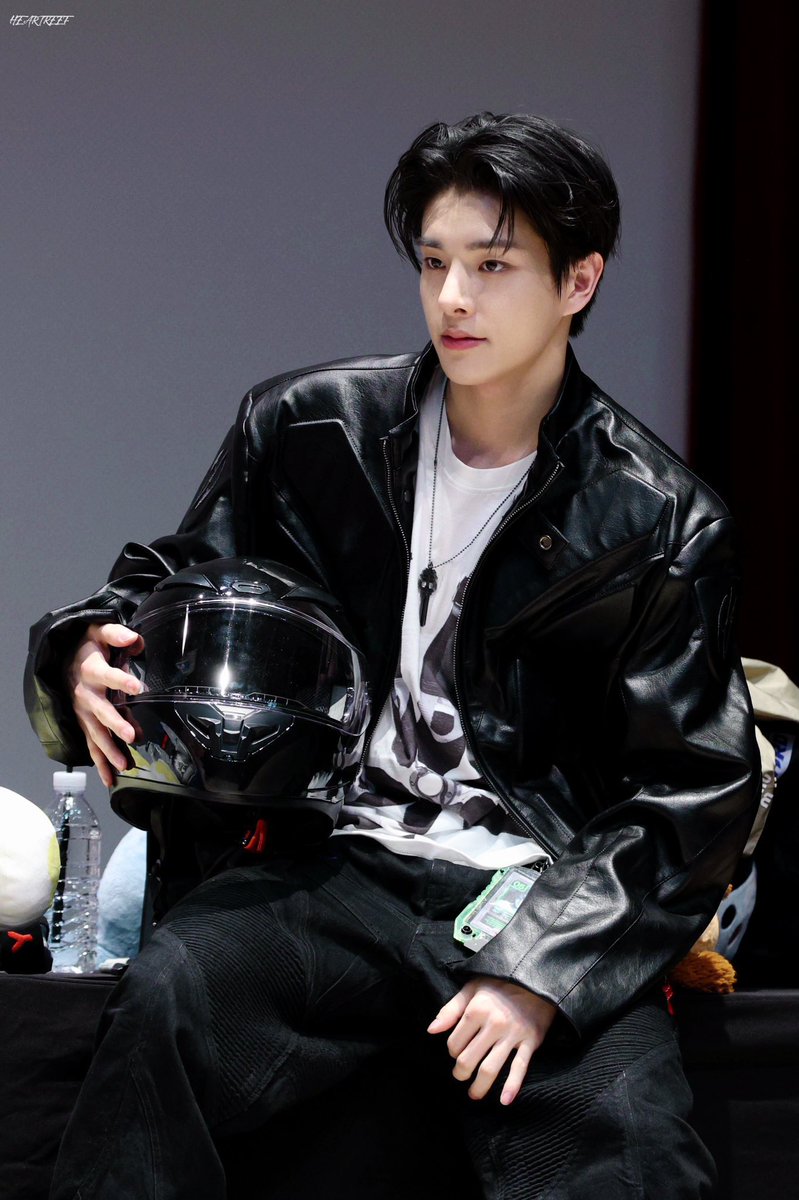 เราไม่เคยซ้อนใคร

จักรก็ไม่เคยให้ใครซ้อน เธอคนแรก

เรากลัว

กลัวก็กอดเอวจักรแน่นๆดิ