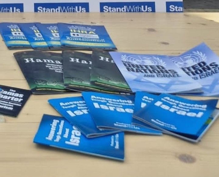 Joodse kinderen worden tijdens #JomHaVoetbal bijgespijkerd over hoe slecht de Verenigde Naties wel niet is. Als het om moslims zou gaan, zouden <a href="/DilanYesilgoz/">Dilan Yesilgöz - Zegerius</a> <a href="/bentebecker/">Bente Becker</a> op hun achterste poten staan en gillen over vergiftiging en haat jegens het Westen. #douwebob had gelijk!