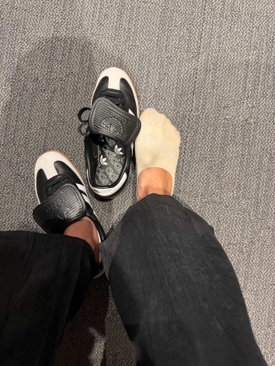 MistressNil12's tweet photo. Bugun inanilmaz tembelim ve hava cok sicak ayaklarim
Inanilmaz terledi.🤦🏻‍♂️🤦🏻‍♂️😊.
ayakfetişi #AYAKA #ayakkölesi #ayakfetiş   #footfetısh #footslave #footworship #feetworshi̇p  #feetnails  #sweatysock #sweatyfeet #feet https://t.co/p7ZN3Oc54w
