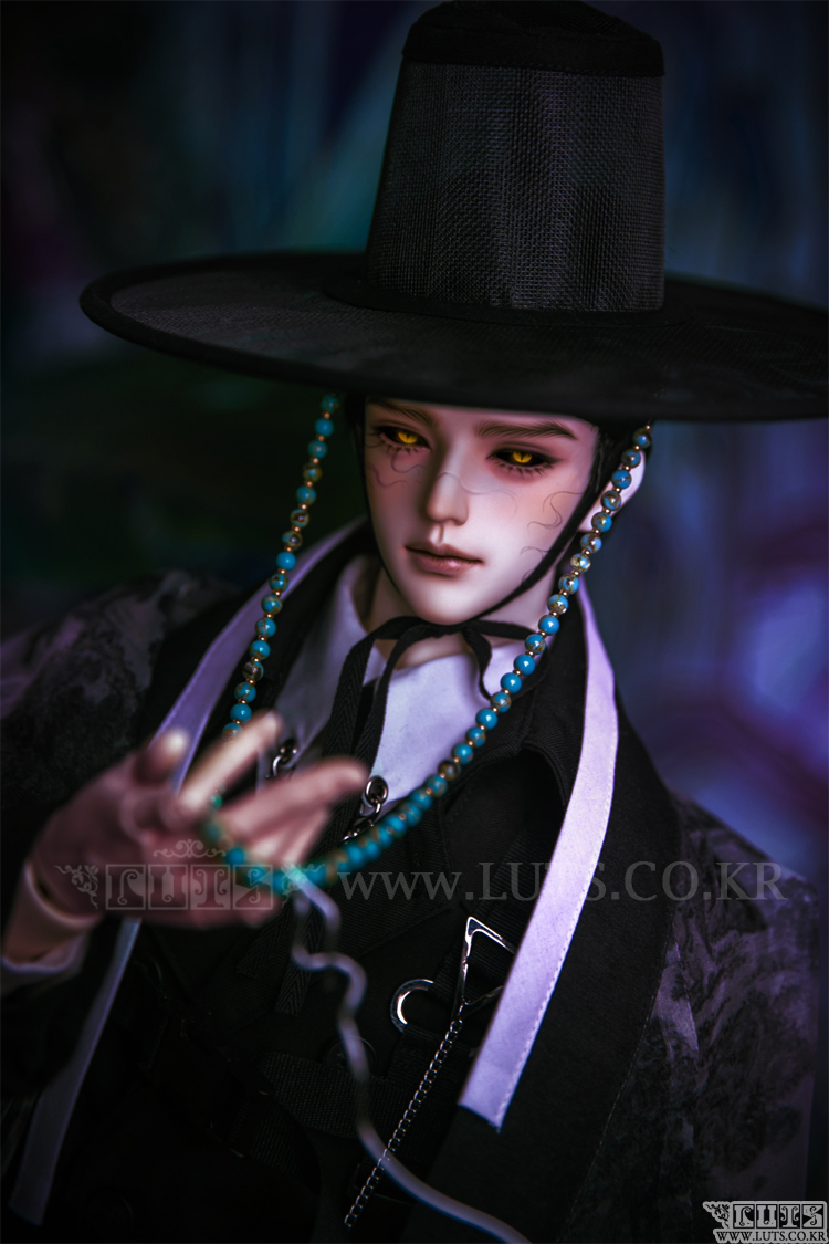 닮았다는 의견이 많아 낋여와봤습니다👀

Your (I) Doll -GSDF 레오