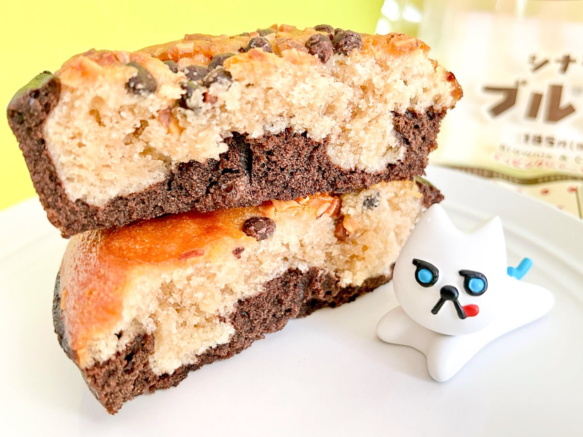 doorfumi2018's tweet image. 【食べたぜ】セブンの「ブルッキー」が販売地域を拡大して再登場してるってよ!
濃厚ブラウニーに、しっとり食感のチョコチップクッキー生地を重ねた新感覚の焼き菓子。シナモンの香りと、ナッツの食感がアクセント。食べごたえもあって、俺これ好きだぜ。
#オヤツハント