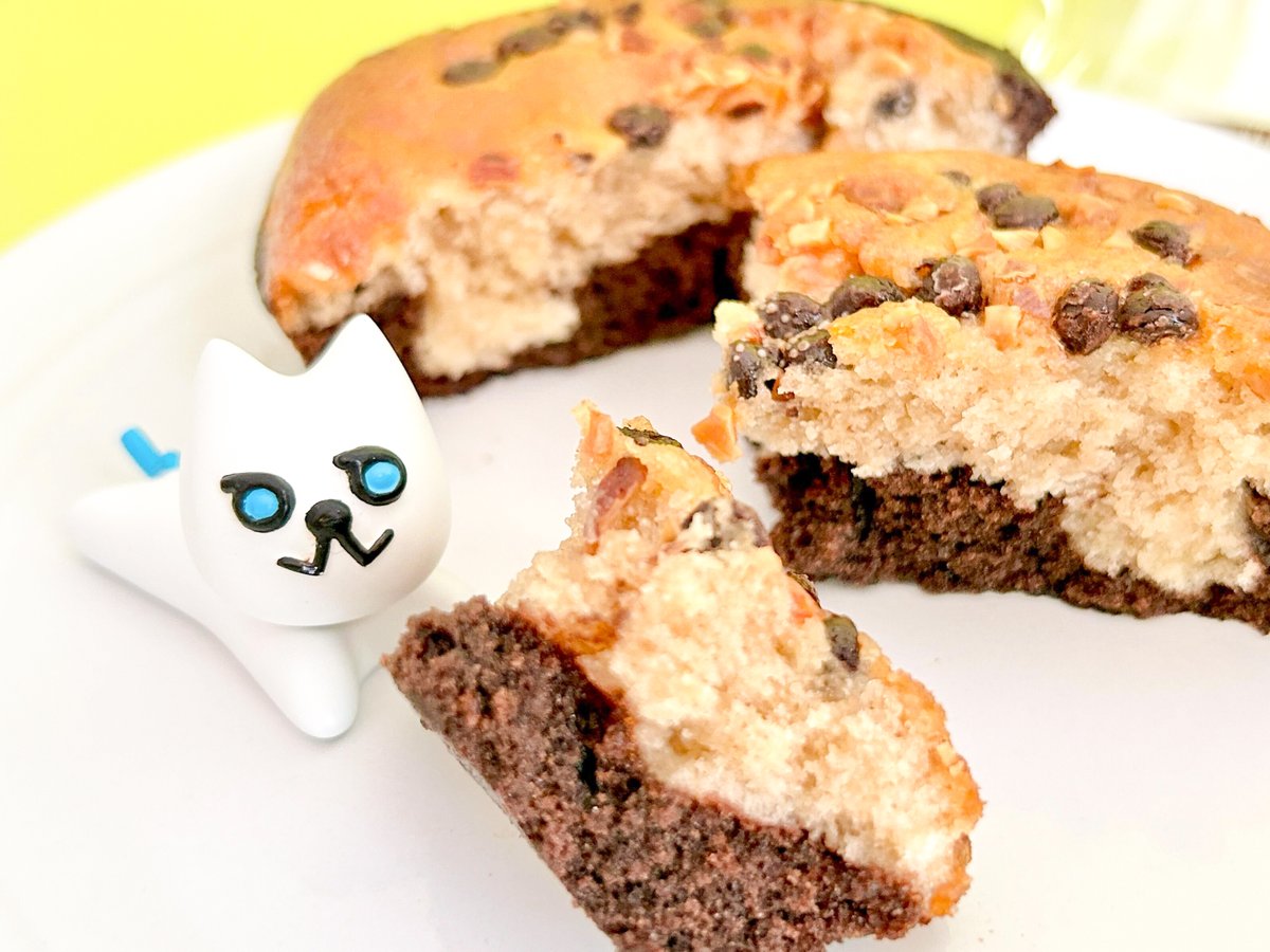 doorfumi2018's tweet image. 【食べたぜ】セブンの「ブルッキー」が販売地域を拡大して再登場してるってよ!
濃厚ブラウニーに、しっとり食感のチョコチップクッキー生地を重ねた新感覚の焼き菓子。シナモンの香りと、ナッツの食感がアクセント。食べごたえもあって、俺これ好きだぜ。
#オヤツハント