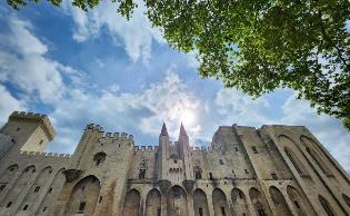 PRGontard's tweet photo. Six défis, un cap : faire d’#Avignon une ville désirable et résiliente à l’horizon 2050

Climat, cohésion sociale, sécurité, santé, numérique, démocratie : tout est lié

J’ouvre le débat pour construire ensemble une vision ambitieuse 

https://t.co/LckJD0gU9a

#Avignon2030 https://t.co/9Wh7qm9wUo
