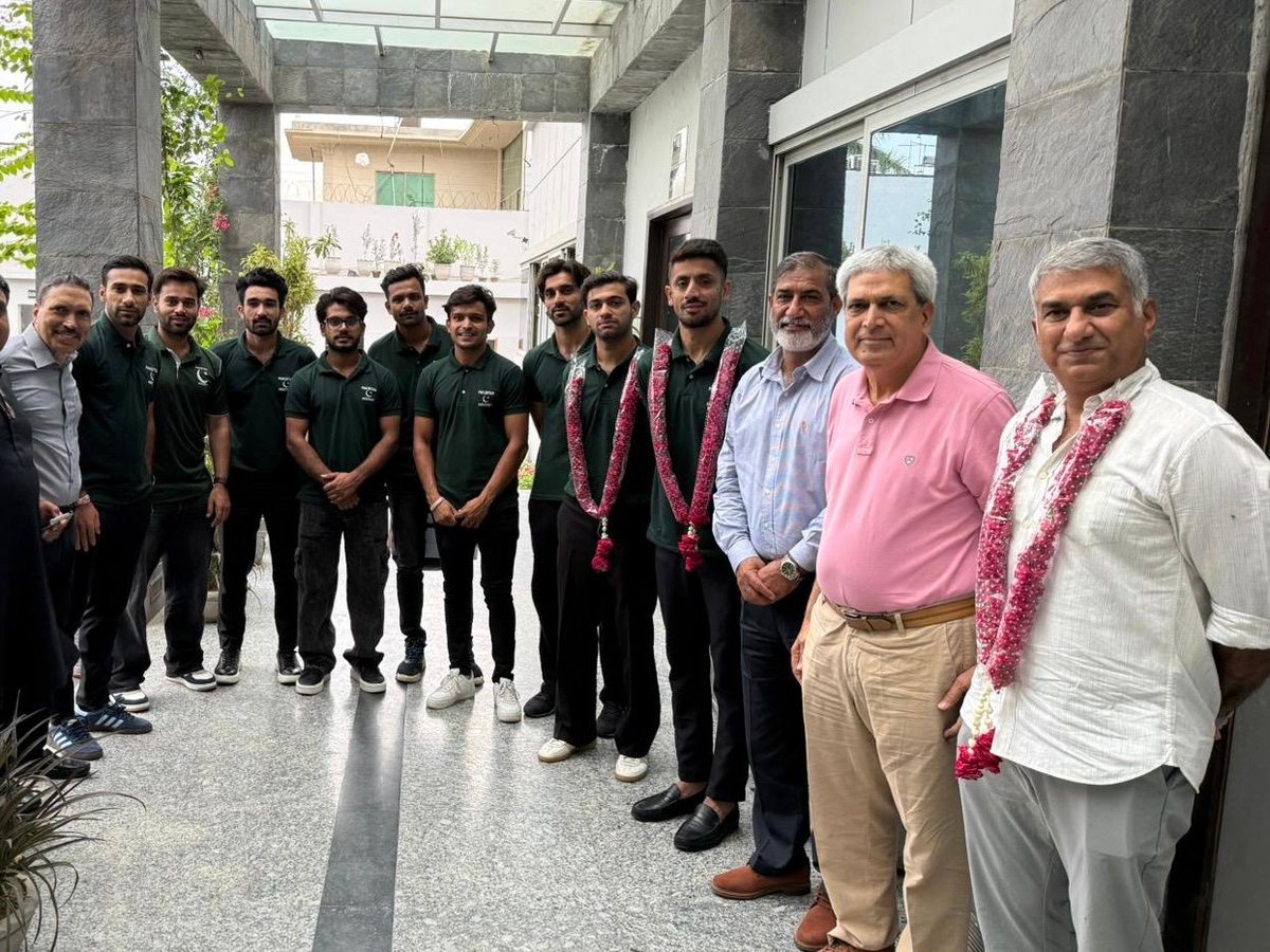 When passion meets patriotism! 🇵🇰🏑
Two respected Sialkot industrialists — Khawar Anwar Khawaja of Anwar Khawaja Industries and Khawaja Masood Akhter of Forward Sports — have stepped forward to sponsor 9 talented players of the Pakistan Hockey Team including Ammad butt, Hannan