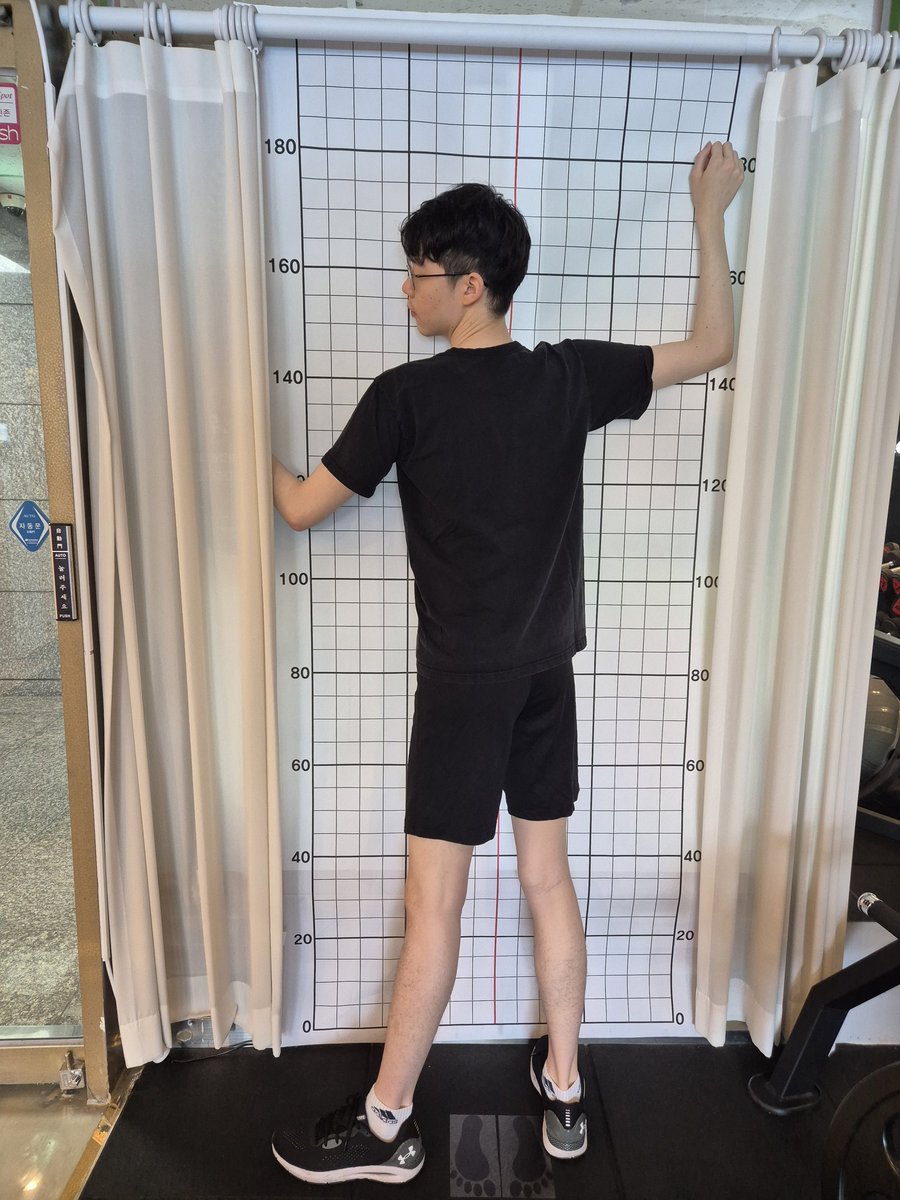 UmTi0602's tweet image. Uhh i feel like, i might be crashed to window like a bug.