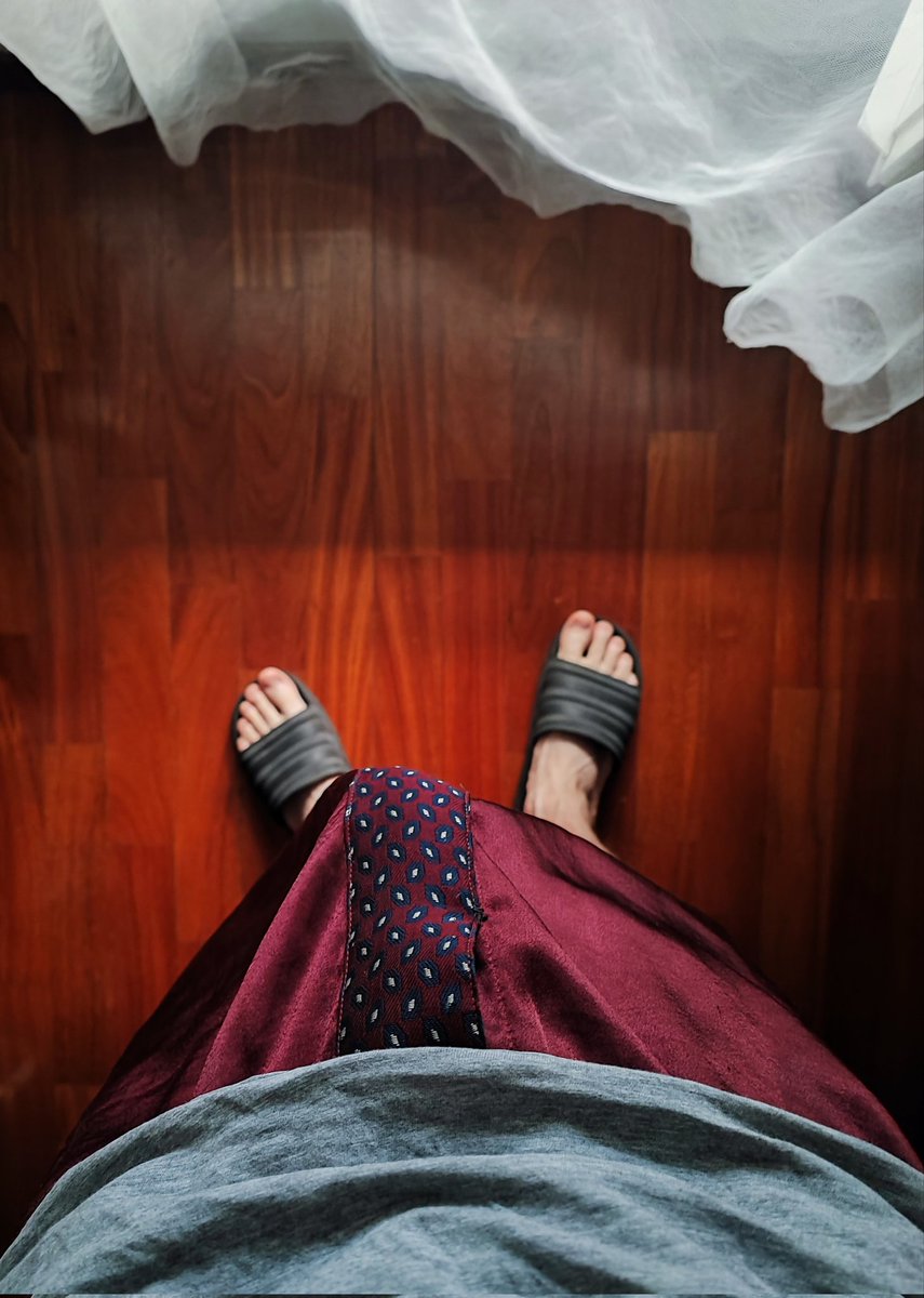 Good #morningwood 
#cock #pene #feet
#softporn #bi #gay 
Buongiorno.