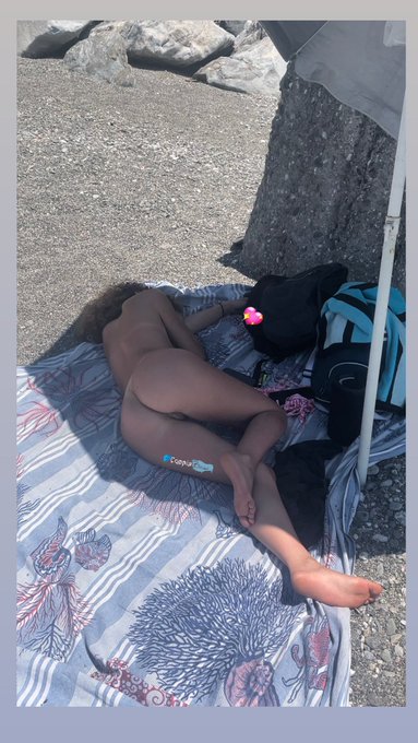 ✖️🔞CoppiaF3tish🔞✖️ OF 5$💙 - Ti sdrai con me o andiamo a fare un bagno nudi?🤤🌊 #naked #naturist #publicbeach #caught #loveislandsusa https://t.co/mDR65bMsrP