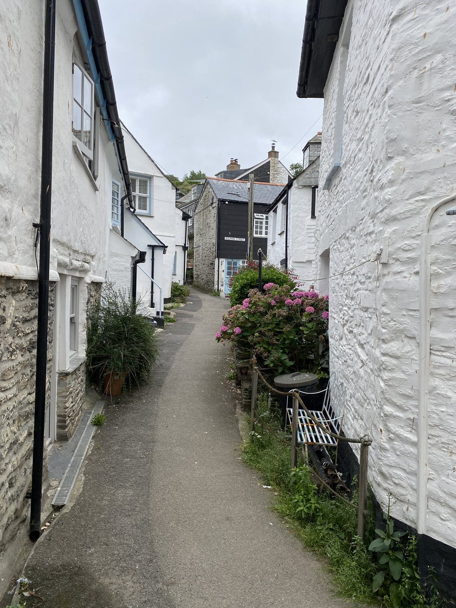 MarkSaltern's tweet image. Port Isaac, known for the tv series Doc Martin, also the Fisherman’s Friend’s.
7.1 miles from #RysHaven
#free #Respite #Cornwall #roadcrime @RoadPeace @RoadPeace_SE @RoadPeaceNW