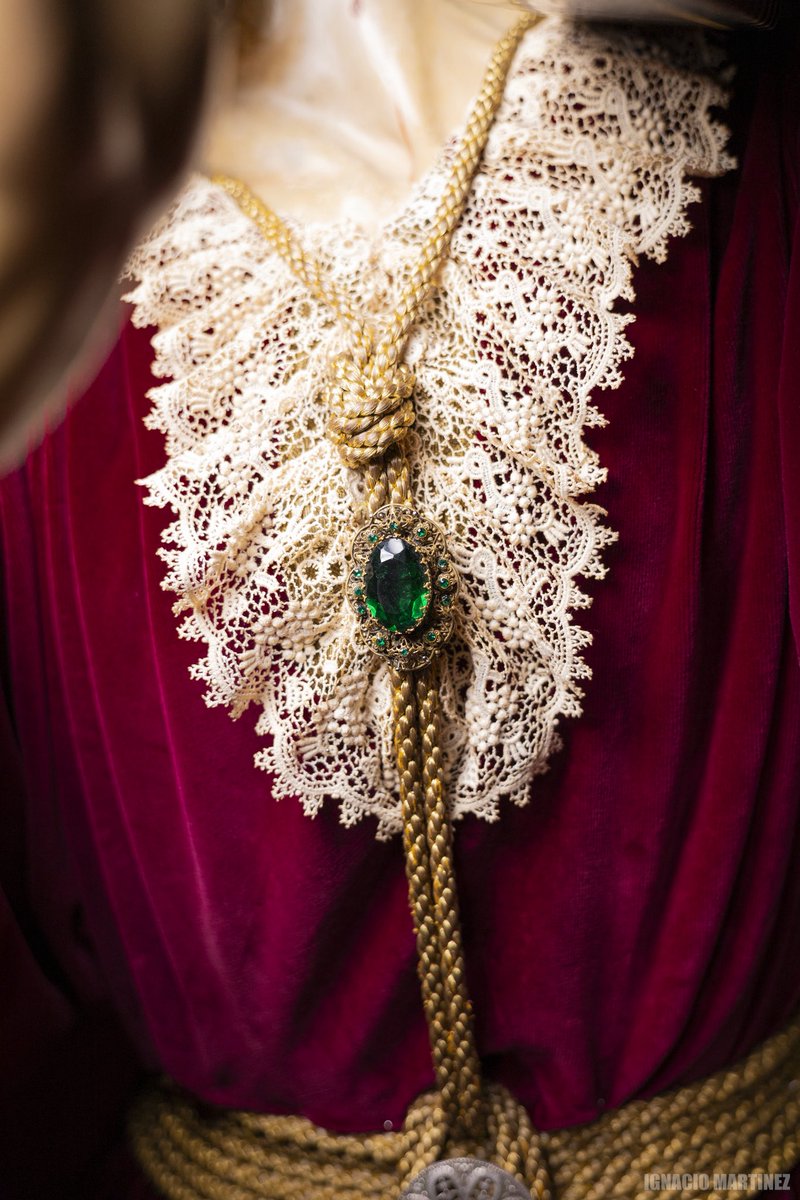 #VESTIMENTA ▪ "Se levanta Dios, y se dispersan sus enemigos, huyen de su presencia los que lo odian; como el humo se disipa, se disipan ellos; como se derrite la cera ante el fuego, así perecen los impíos ante Dios."
⠀
📷 <a href="/ignamg_/">Ignacio Martínez González</a>

#soydelviacrucis
#viacrucisgranada