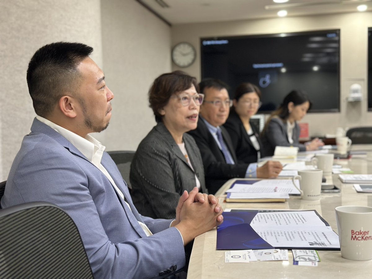 AmChamTaiwan's tweet image. We welcomed our first state-level delegation of 2025 — NASS with five Secretaries of State, to discuss U.S.–Taiwan investment ties and talent pipelines. Kentucky-based members Zoeller Taiwan and Brown-Forman Taiwan also shared their operations and experiences with the delegation.