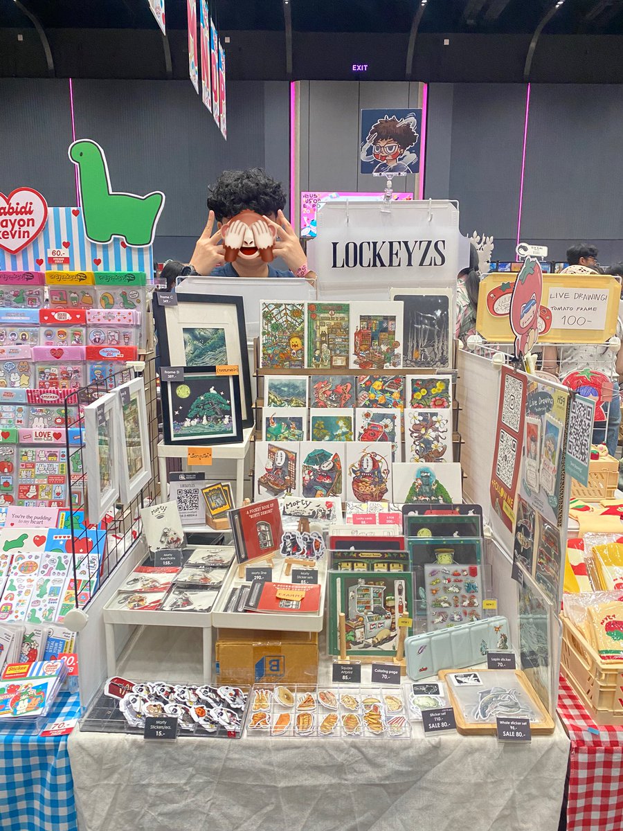 lockeyzs's tweet photo. ขอบคุณเพื่อน ๆ ศิลปินและลูกค้าทุกท่าน สำหรับงาน #IFEXPO25 ที่มาอุดหนุนกัน เป็นงานที่ได้ลองทำสิ่งที่ไม่กล้าทำด้วย อย่าง Live Drawing 🥹 ขอบคุณโอกาสจากลูกค้า เป็นงานที่เหนื่อยและสนุกมาก หวังว่าจะได้พบกันใหม่ ❤️🙏🏻 
ปล. สำหรับท่านใดที่สนใจ Live Drawing รอบปณ. สามารถ DM ได้เลยค่าา https://t.co/Xw2G2xm8k1